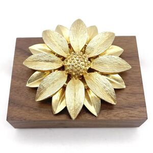 Vintage Gold Daisy Flower Brooch Sarah Coventry Large Pin Mid Century Mod Floral